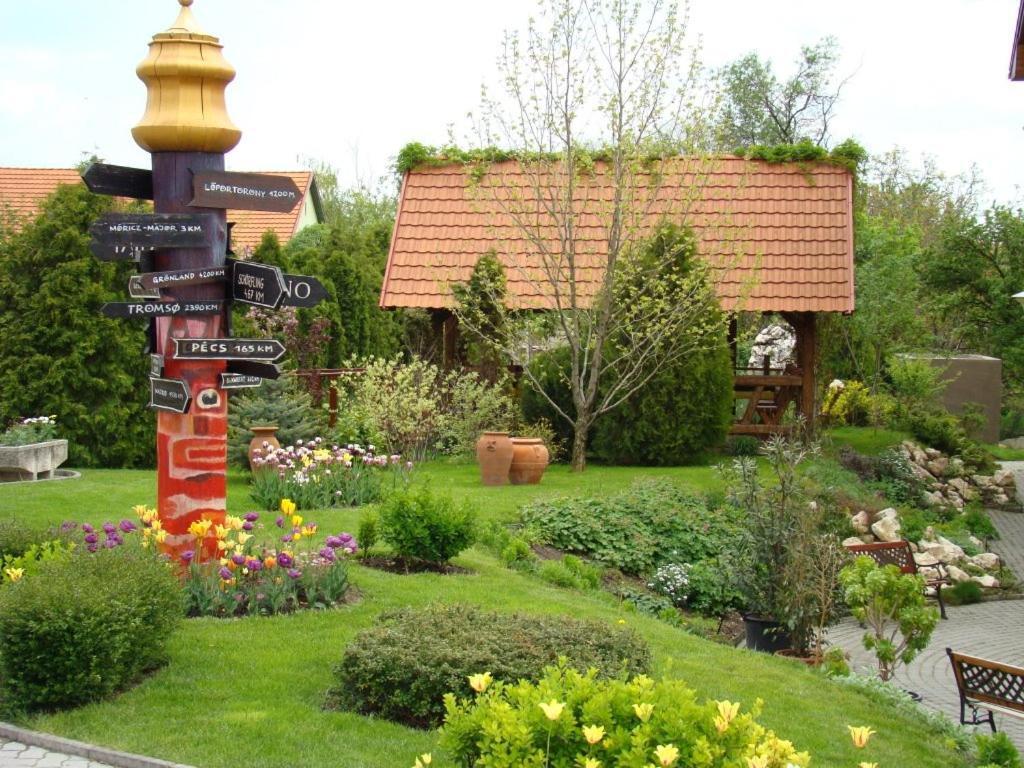 Bed and Breakfast Publo Étterem és Panzió Csakvar Exterior foto